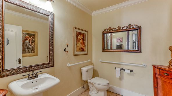 Standalone Commercial Cottage: 2437 Old Eureka Way, Redding, CA 96001